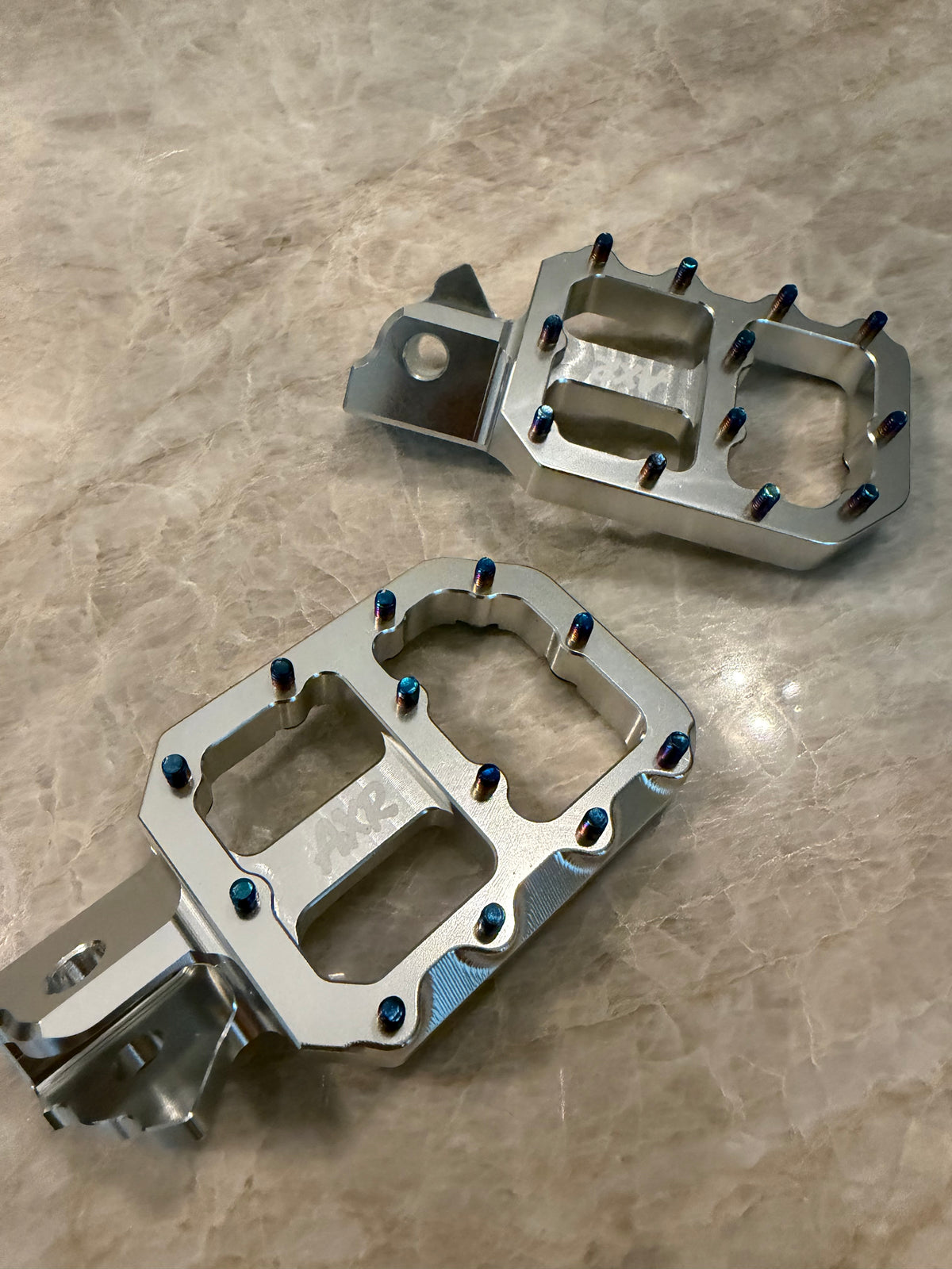 Prickly Style Wide Footpegs for ALL EMOTOS