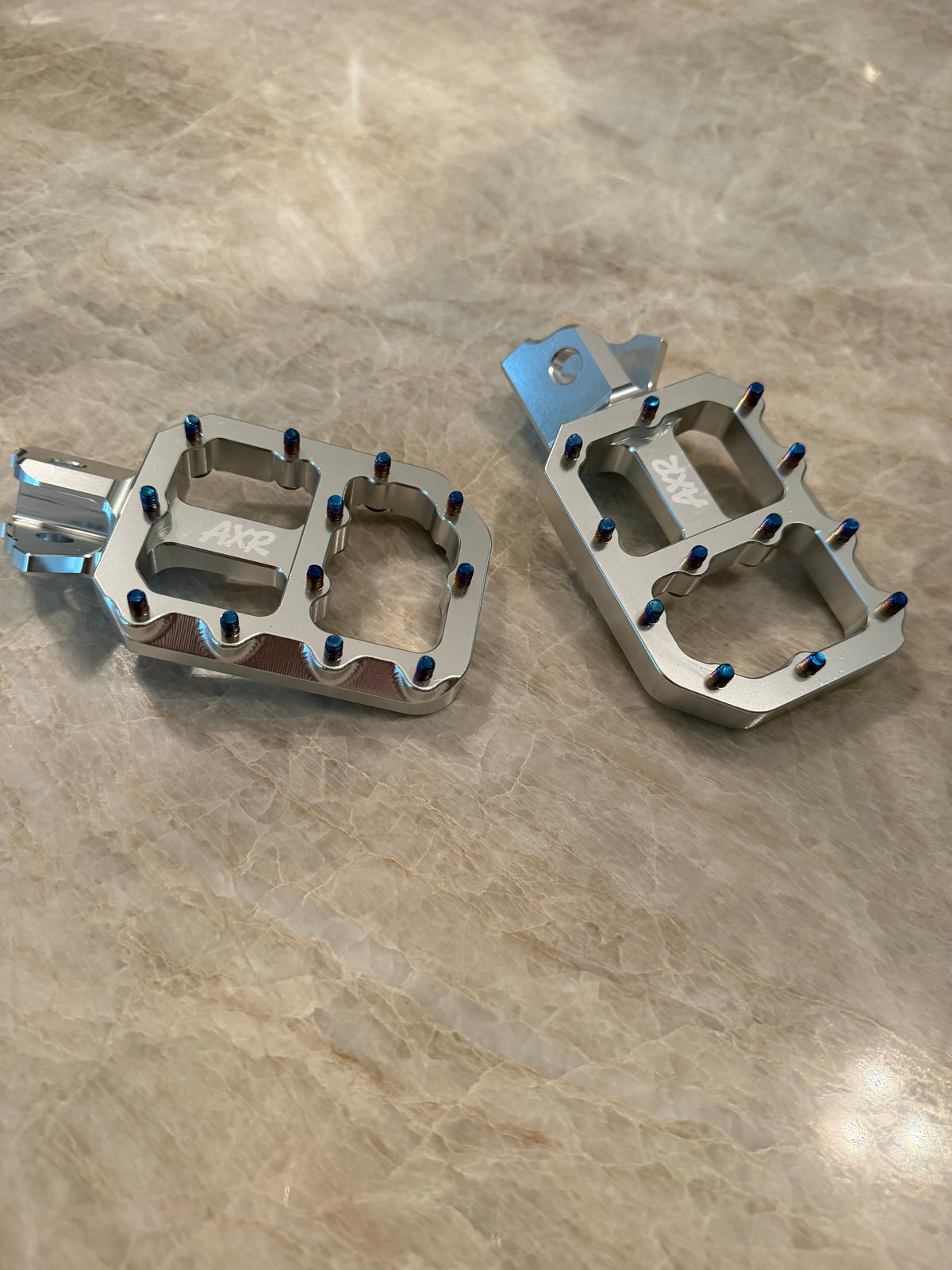 Prickly Style Wide Footpegs for ALL EMOTOS