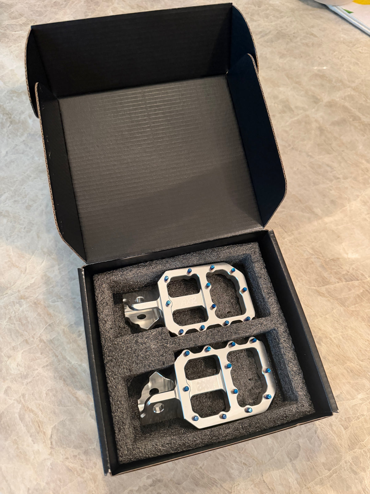 Prickly Style Wide Footpegs for ALL EMOTOS